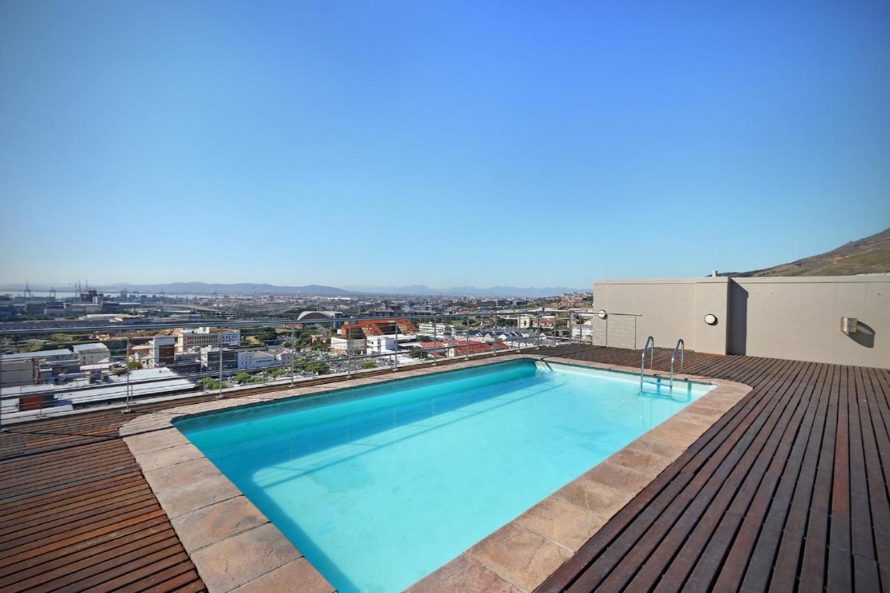 Appartement Urban Oasis At The Four Seasons à Le Cap Extérieur photo