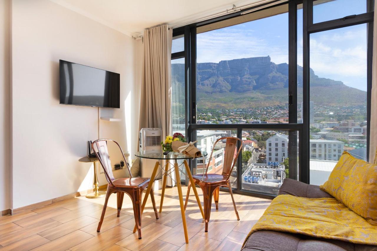 Appartement Urban Oasis At The Four Seasons à Le Cap Extérieur photo
