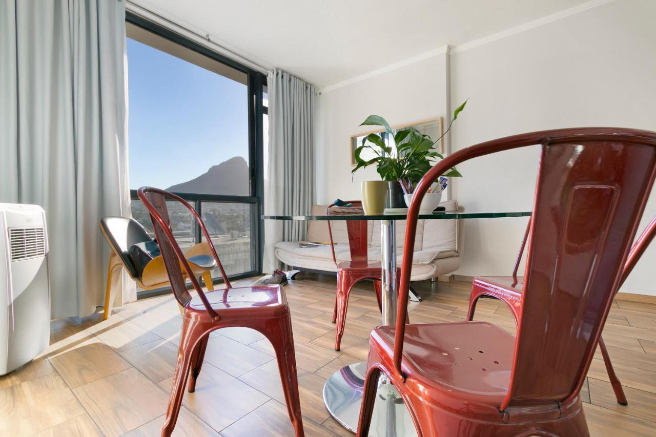 Appartement Urban Oasis At The Four Seasons à Le Cap Extérieur photo