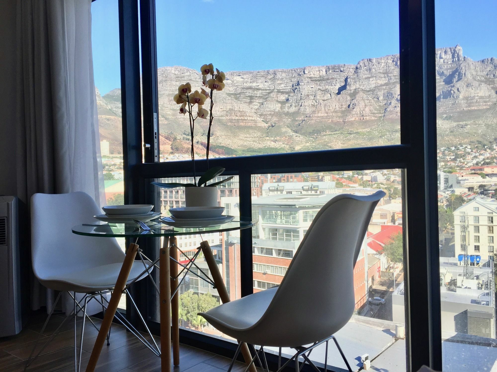 Appartement Urban Oasis At The Four Seasons à Le Cap Extérieur photo